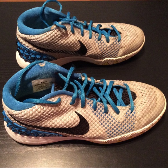 Nike Shoes Nike Kyrie Irving Size 6 Youth Poshmark